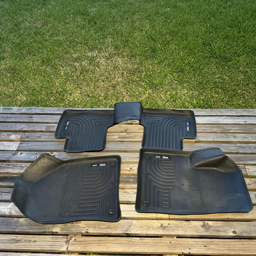 Husky Brand all weather rubber mats for 2018 Jeep Cherokee. In great condition